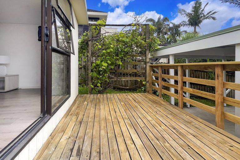 Photo of property in 1/144 Sunset Road, Unsworth Heights, Auckland, 0632