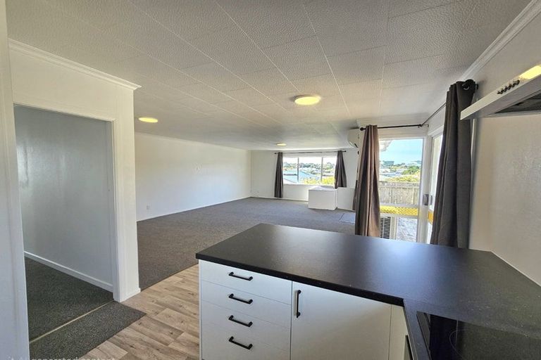Photo of property in 10 Paritutu Road, Spotswood, New Plymouth, 4310