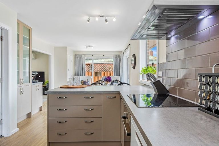 Photo of property in 95 Kendal Avenue, Burnside, Christchurch, 8053