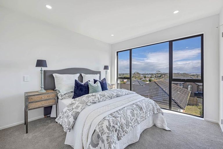 Photo of property in 27 Carole Crescent, Pakuranga, Auckland, 2010