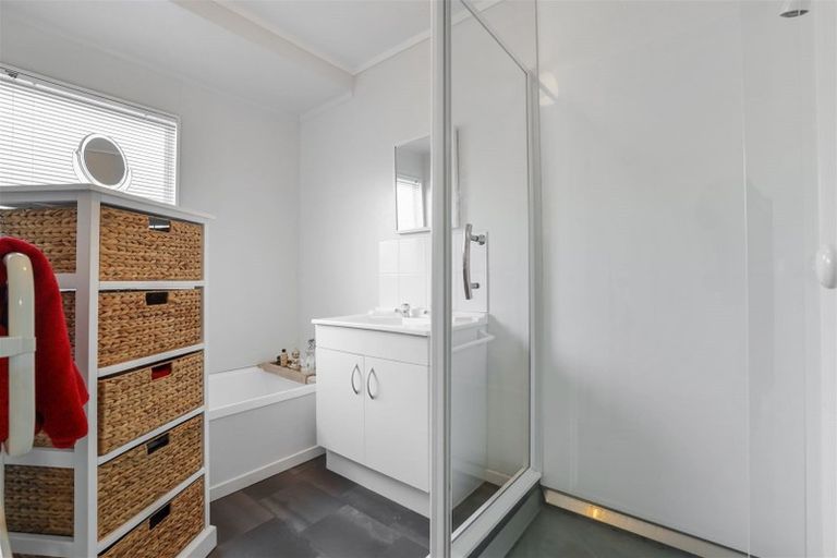 Photo of property in 69a/2 Godley Road, Green Bay, Auckland, 0604