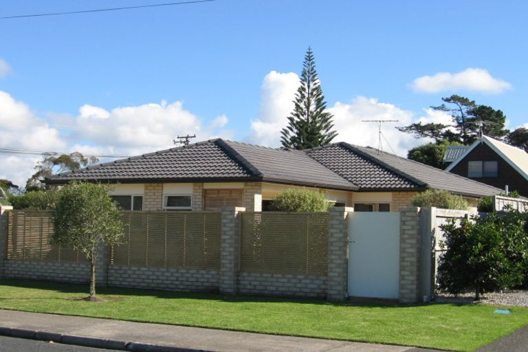 Photo of property in 2/19 Milton Road, Orewa, 0931