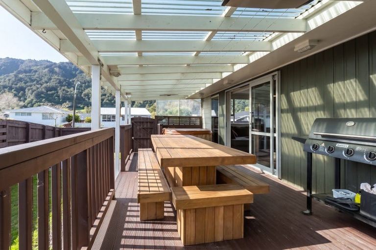 Photo of property in 14 Harvard Grove, Totara Park, Upper Hutt, 5018
