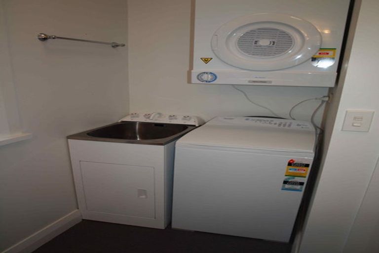 Photo of property in 24 Garden Road, Northland, Wellington, 6012