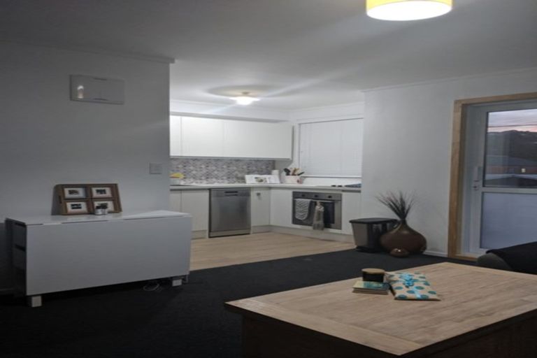 Photo of property in 102u4 Lyall Parade, Lyall Bay, Wellington, 6022