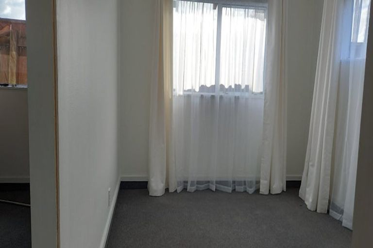 Photo of property in 74 John F Kennedy Drive, Milson, Palmerston North, 4414
