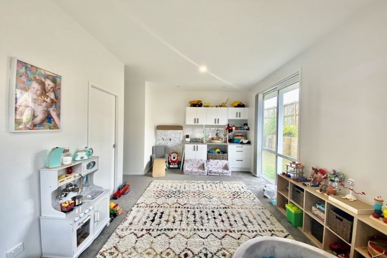 Photo of property in 71 Hayfield Way, Karaka, Papakura, 2113