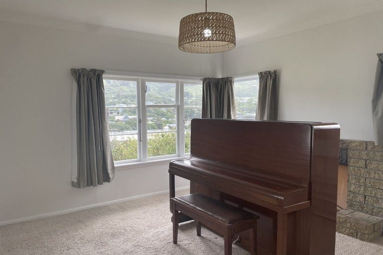 Photo of property in 22 Duncan Street, Tawa, Wellington, 5028