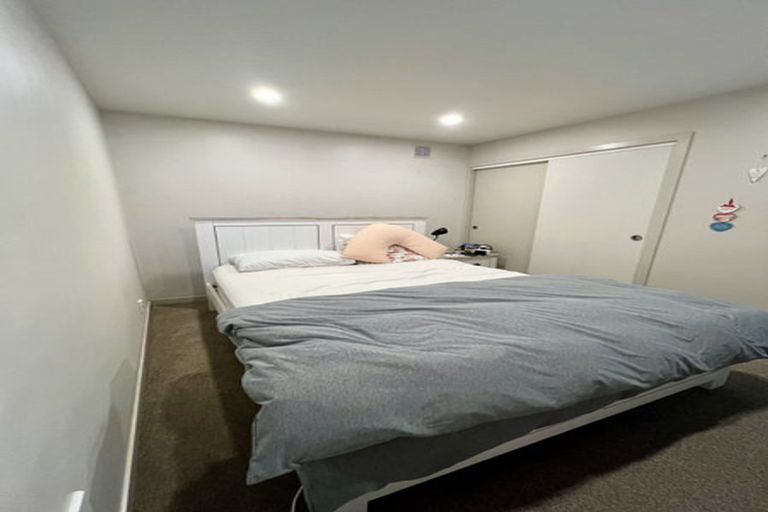 Photo of property in 19 Castleford Street, Green Bay, Auckland, 0604