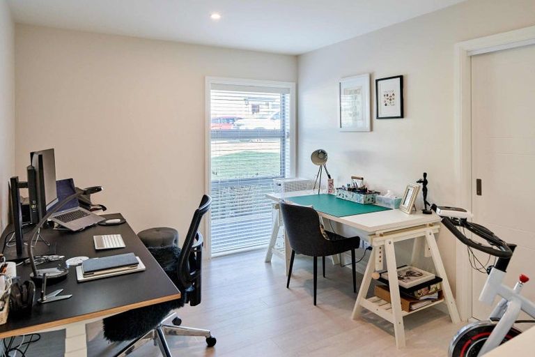 Photo of property in 10 Madeira Close, Whitby, Porirua, 5024