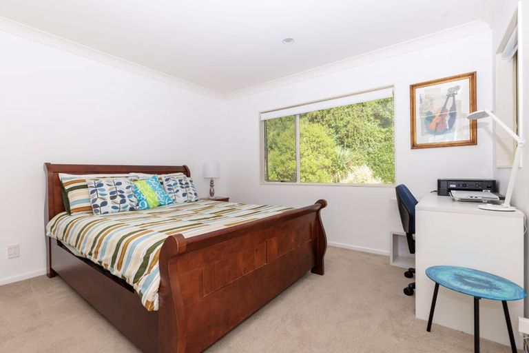 Photo of property in 6 Chippenham Grove, Churton Park, Wellington, 6037