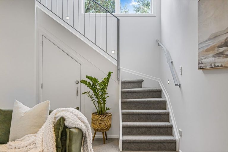 Photo of property in 16 Prestige Place, Castor Bay, Auckland, 0620