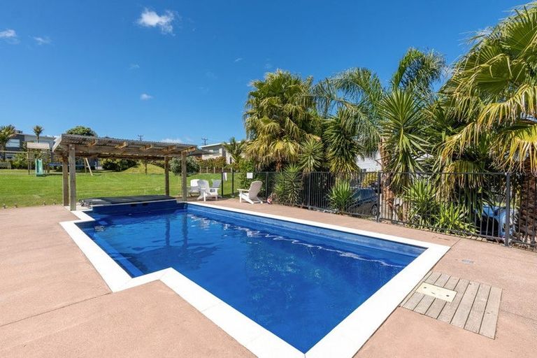 Photo of property in 17 Karauria Lane, Orewa, 0931