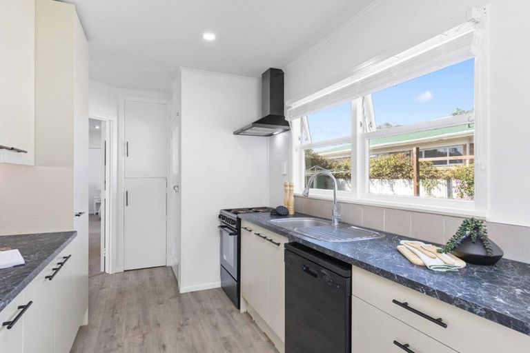 Photo of property in 10 Valley Road, Waiuku, 2123