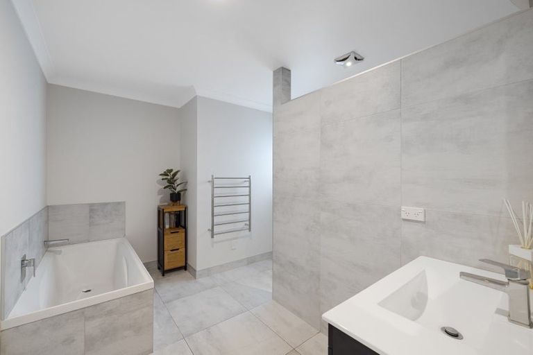 Photo of property in 19 Puhirake Crescent, Pyes Pa, Tauranga, 3112