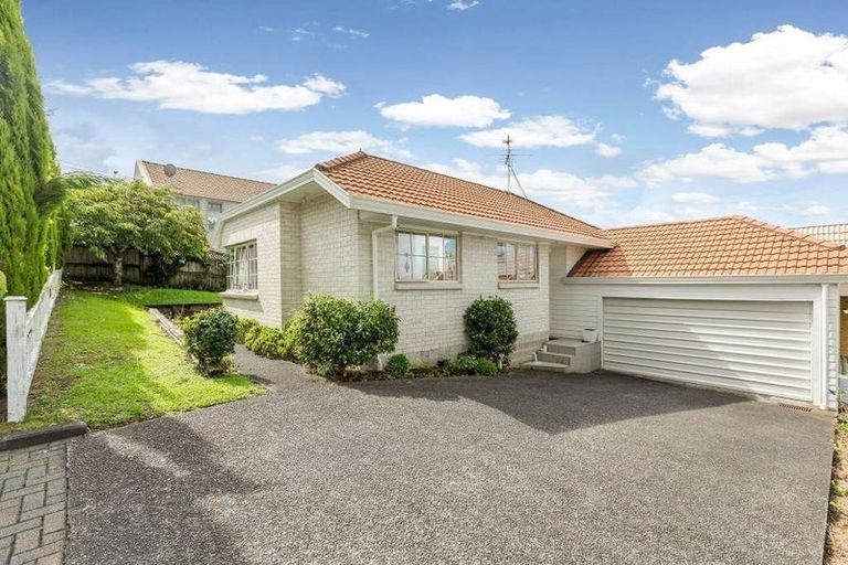 Photo of property in 2/182 Mokoia Road, Chatswood, Auckland, 0626