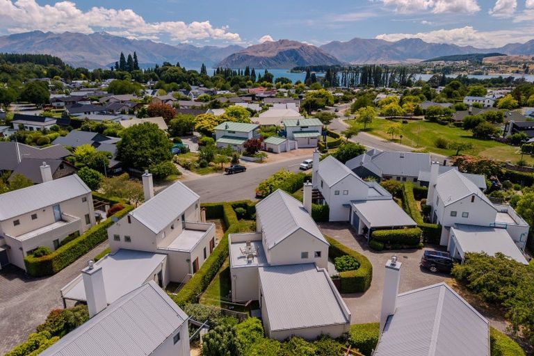 Photo of property in 9 Meadowbrook Place, Wanaka, 9305