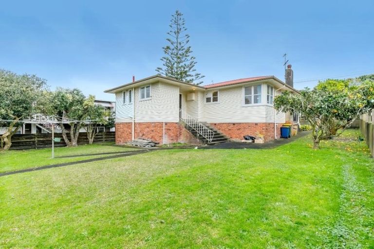 Photo of property in 9 Maunder Place, New Lynn, Auckland, 0600