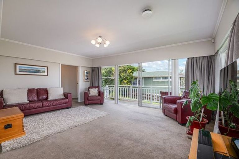 Photo of property in 40 Divich Avenue, Te Atatu South, Auckland, 0610