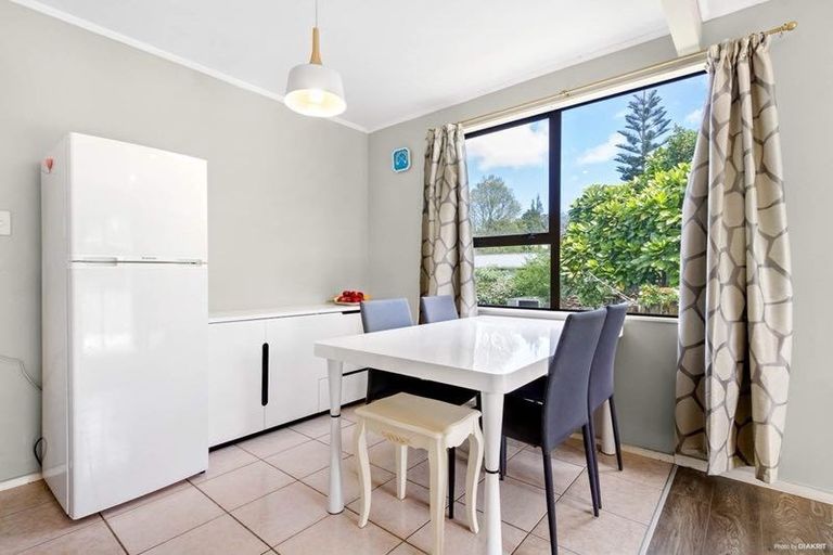Photo of property in 25 Rehia Road, Massey, Auckland, 0614