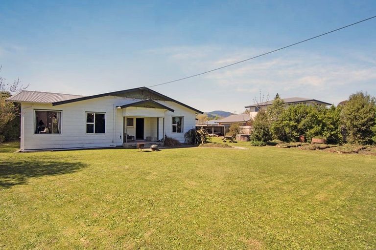 Photo of property in 176 Commercial Street, Takaka, 7110