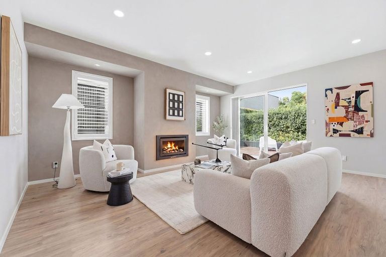 Photo of property in 17a Lake Pupuke Drive, Takapuna, Auckland, 0622