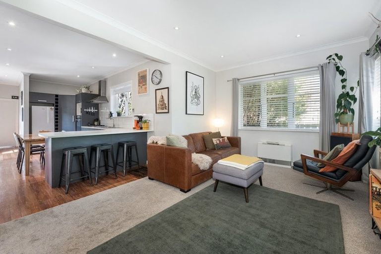 Photo of property in 544 Broadway, Strathmore Park, Wellington, 6022