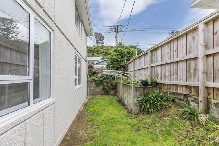 Photo of property in 24/125u Queens Drive, Lyall Bay, Wellington, 6022