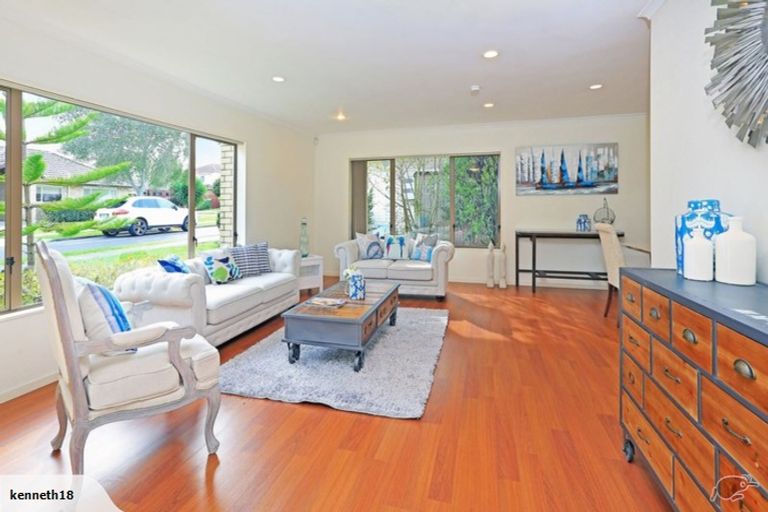 Photo of property in 4 Cambrian Crescent, Flat Bush, Auckland, 2016