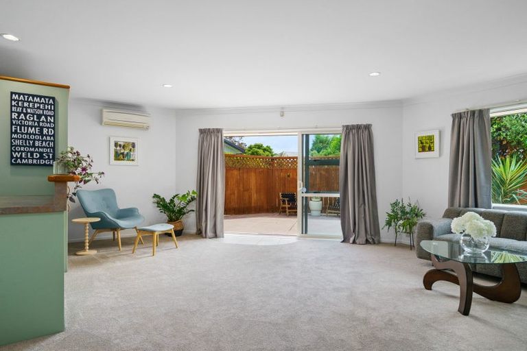 Photo of property in 49 Weld Street, Cambridge, 3434