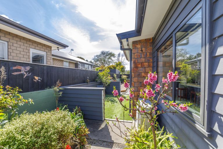 Photo of property in 18 Galea Grove, Kelvin Grove, Palmerston North, 4414