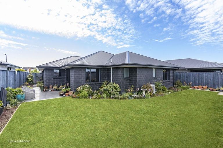 Photo of property in 43 Westpark Boulevard, Rangiora, 7400