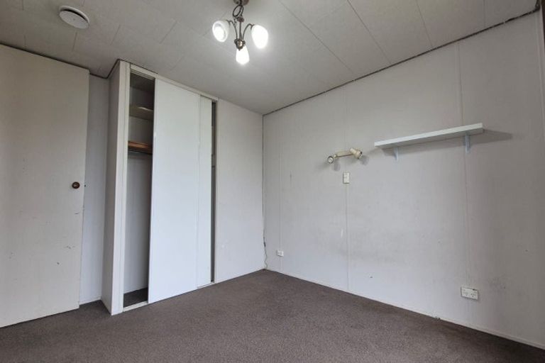 Photo of property in 1/29 Devonshire Road, Unsworth Heights, Auckland, 0632