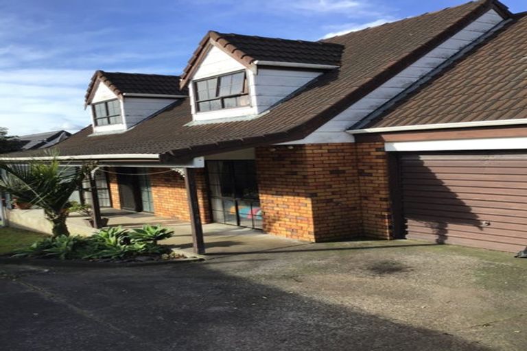 Photo of property in 1/4227 Great North Road, Glendene, Auckland, 0602