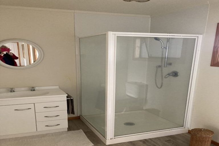 Photo of property in 166 Torkar Road, Clarks Beach, 2122