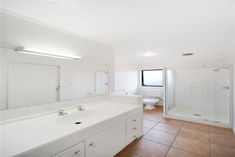 Photo of property in 2/45a Great South Road, Manurewa, Auckland, 2102