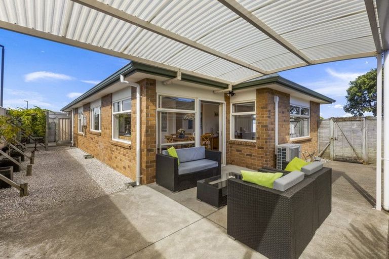 Photo of property in 20 Francis Skinner Place, Orewa, 0931