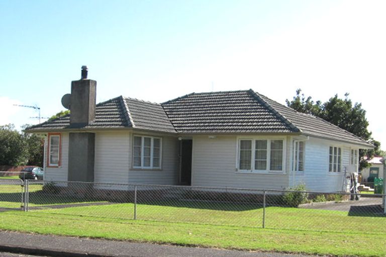 Photo of property in 9 Durham Street, Te Atatu Peninsula, Auckland, 0610