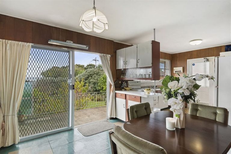 Photo of property in 84 Royal View Road, Te Atatu South, Auckland, 0610