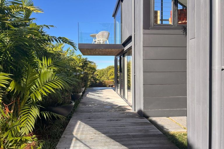 Photo of property in 22 Bridge View Road, Birkenhead, Auckland, 0626