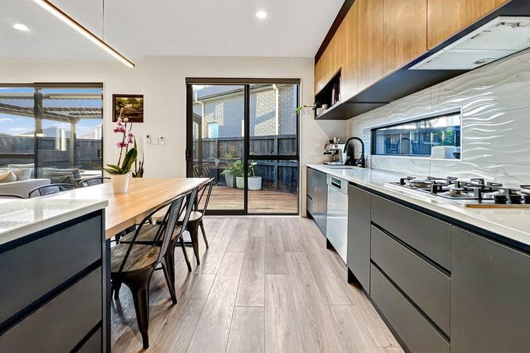 Photo of property in 19 Konoba Avenue, Kumeu, 0810