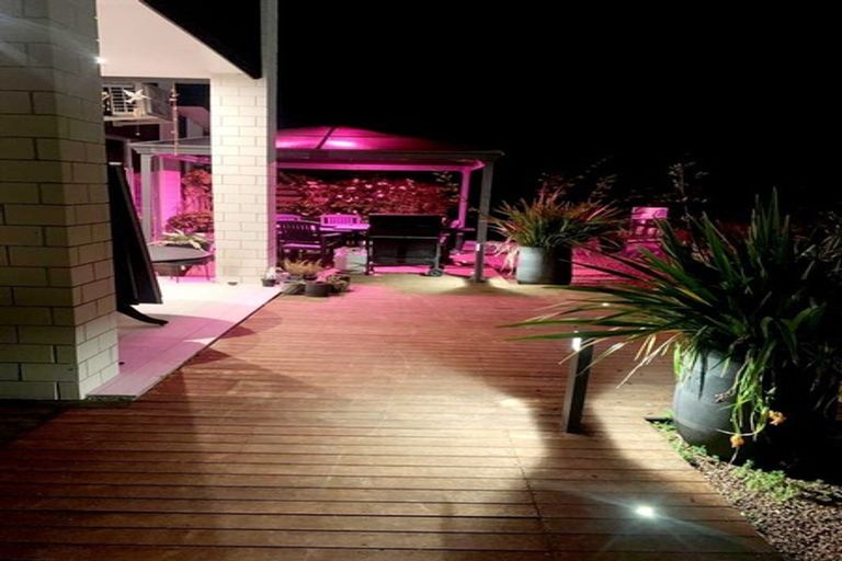 Photo of property in 37 Newington Road, Henderson, Auckland, 0612