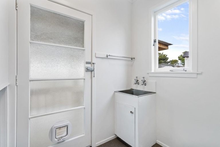 Photo of property in 88 Kelman Road, Kelston, Auckland, 0602