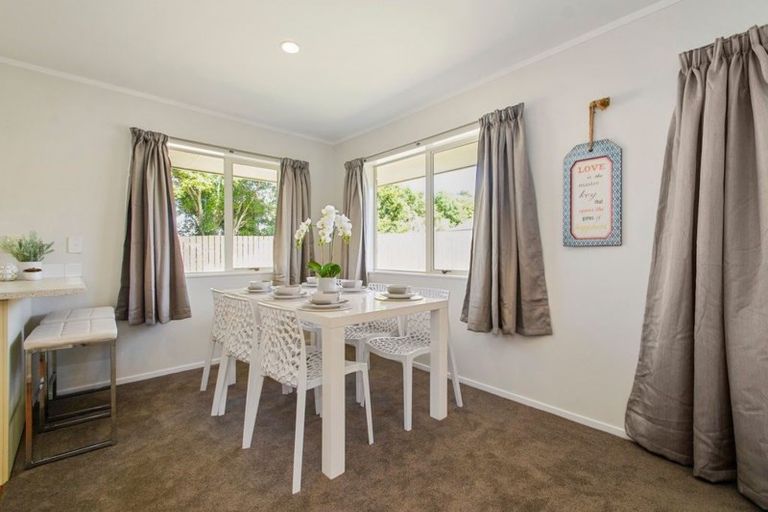 Photo of property in 19 Liddesdale Place, Papakura, 2110