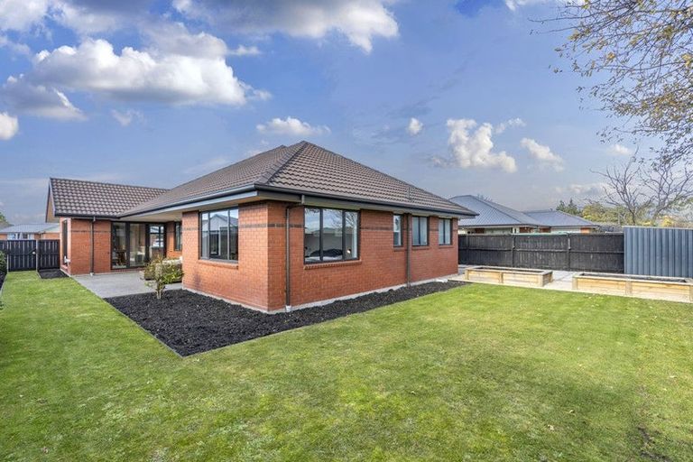 Photo of property in 5 Wisteria Lane, Rangiora, 7400