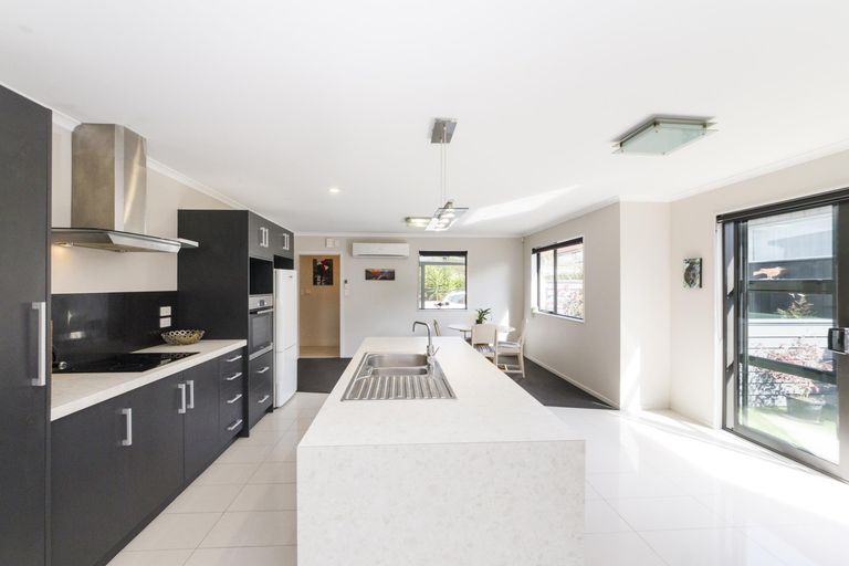 Photo of property in 18 Galea Grove, Kelvin Grove, Palmerston North, 4414