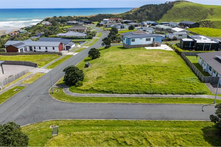 Photo of property in 2 Ambergris Place, Baylys Beach, 0377