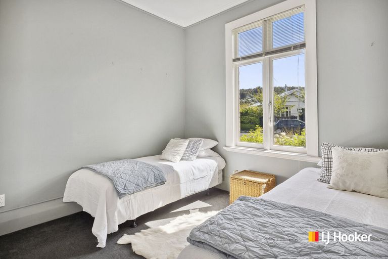 Photo of property in 85 Hargest Crescent, Saint Clair, Dunedin, 9012