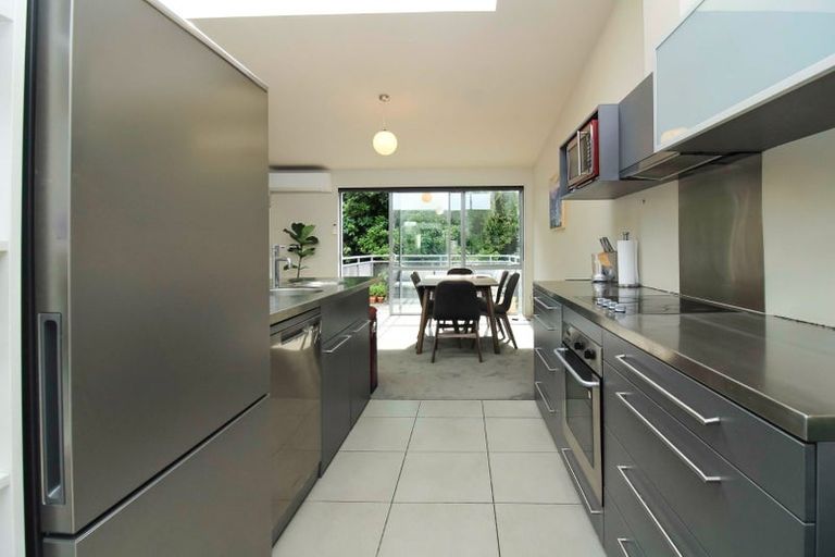 Photo of property in 12/2 Onslow Road, Khandallah, Wellington, 6035