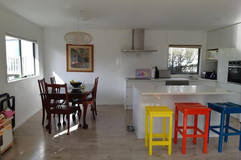 Photo of property in 2/37 Lysander Crescent, Beach Haven, Auckland, 0626
